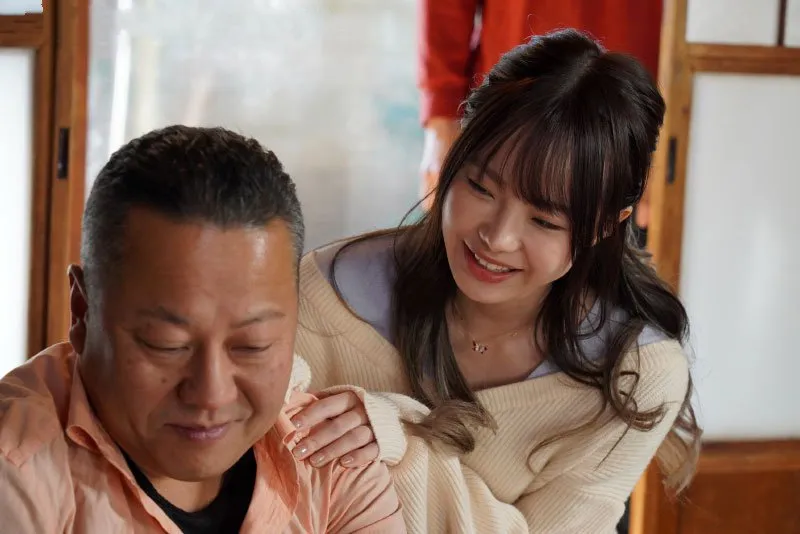 Anh Anh xã rơi vào lưới tình của cô em dâu hư đốn trong chuyến về quê