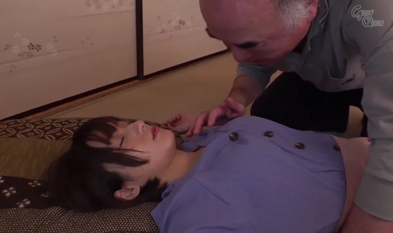 Bố Người chồng vô tình làm bạn gái của con trai ngất xỉu rồi sau đó …