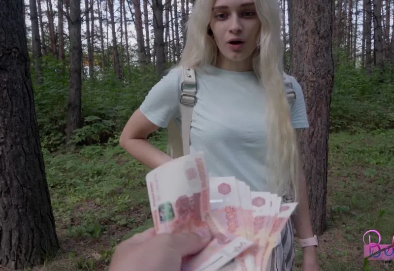 Dùng tiền gạ trả bài cô bạn gái hám tiền ngay trong rừng vắng vẻ